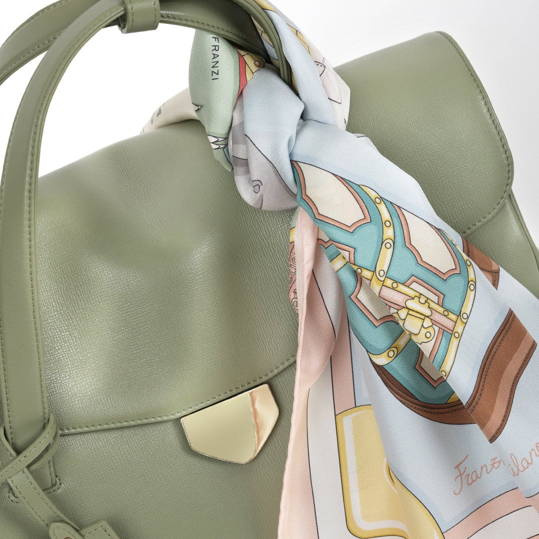 Borsa Franzi verde con foulard annodato