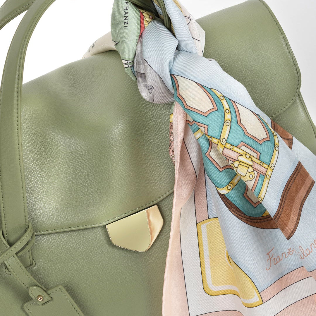 Borsa Franzi verde con foulard annodato