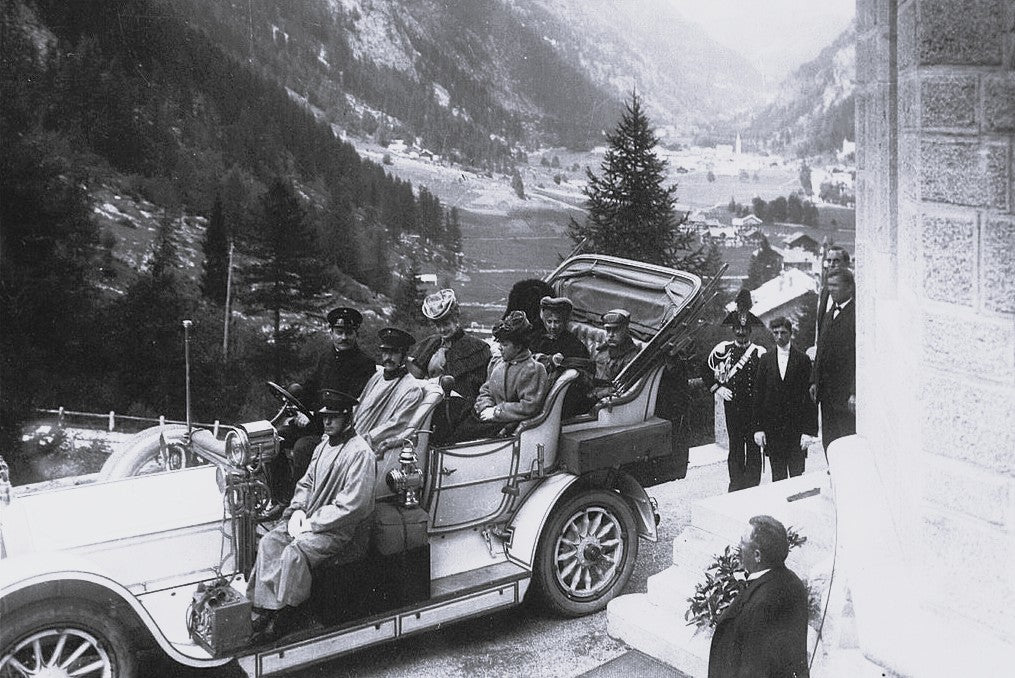Regina Margherita in carrozza in una fotografia storica