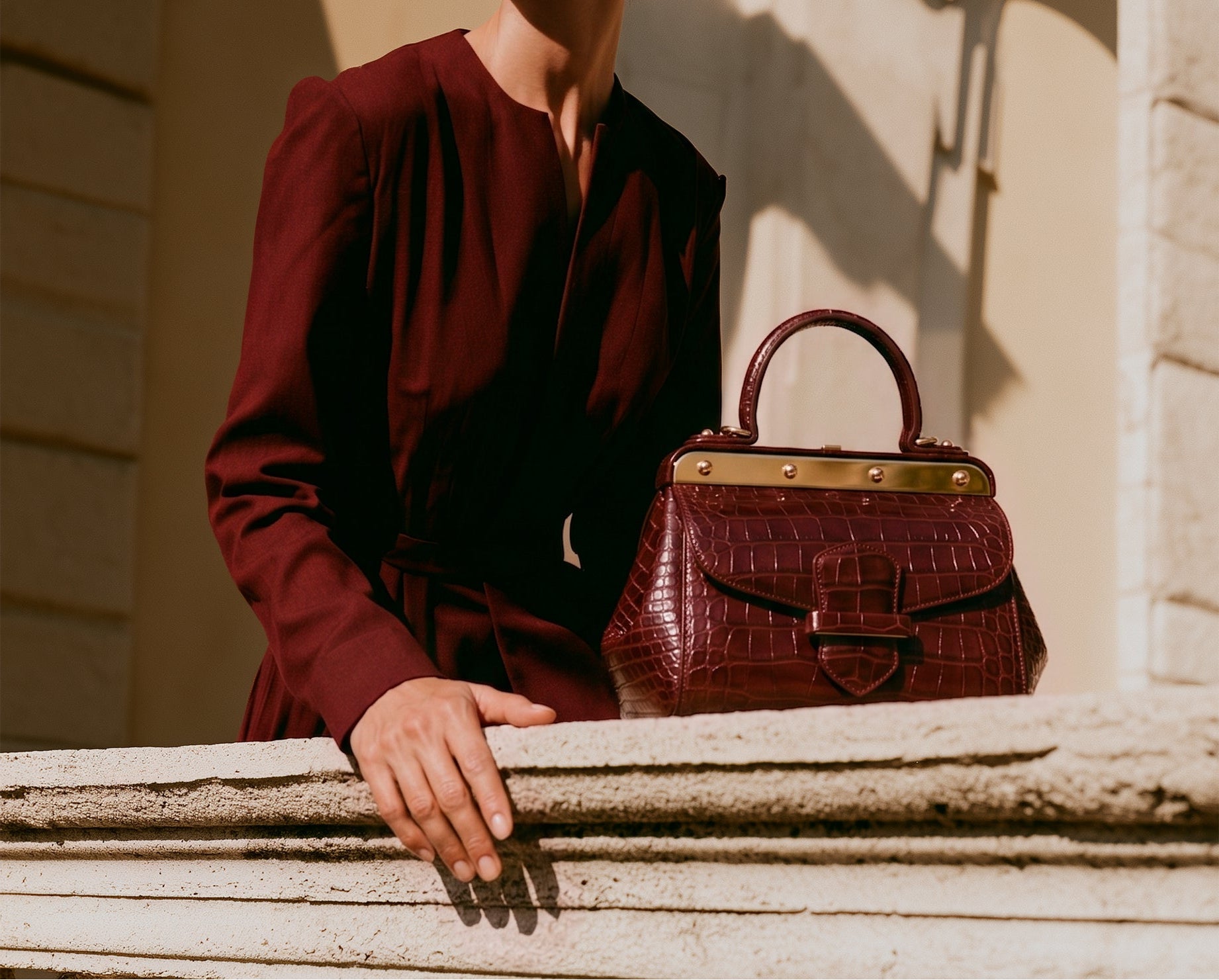 Borsa Margherita con decorazione dorata dipinta a mano